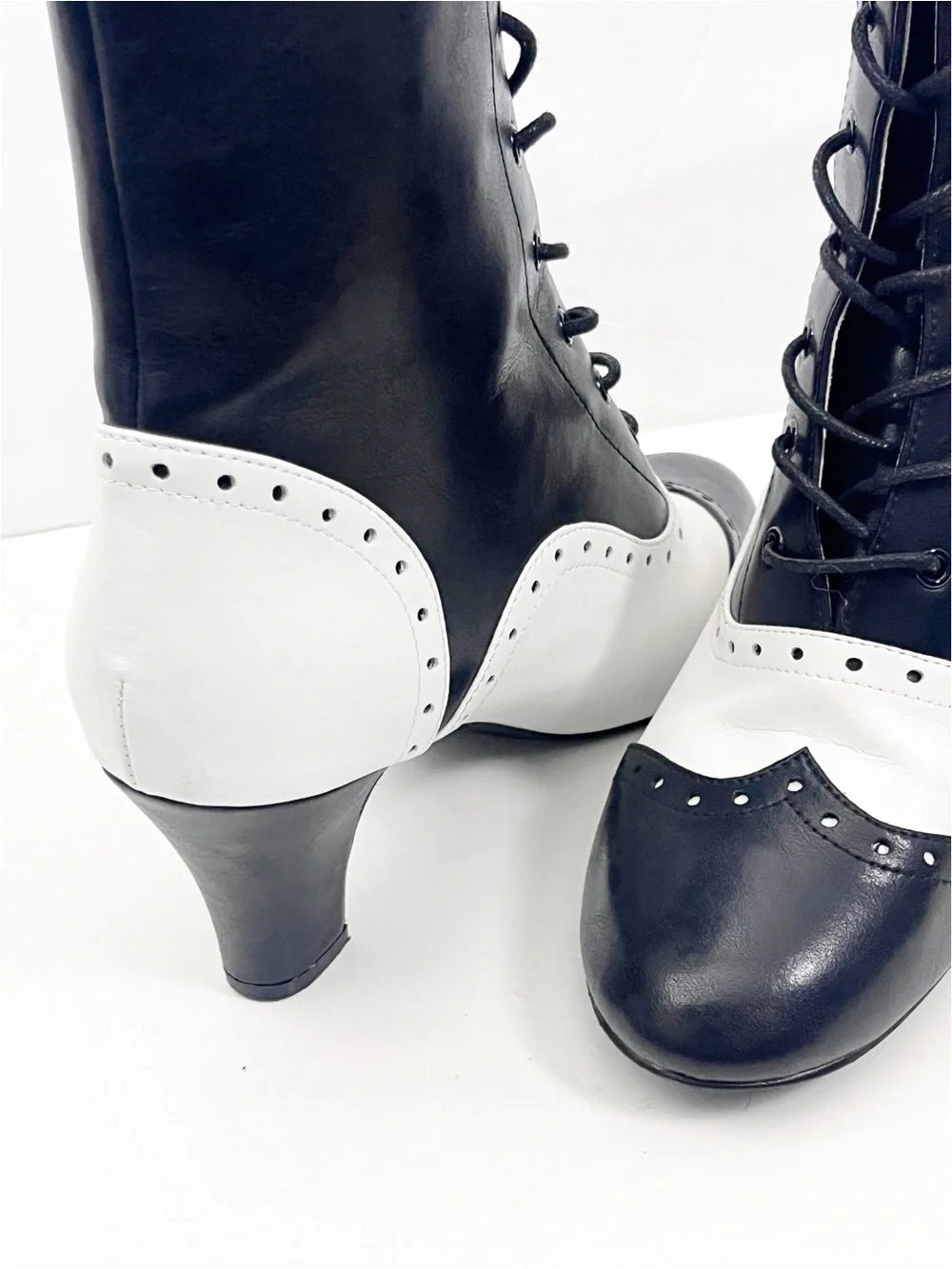 UNIQUE VINTAGE Black White Almond Toe Lace Up Booties Size 10 Victorian Preppy